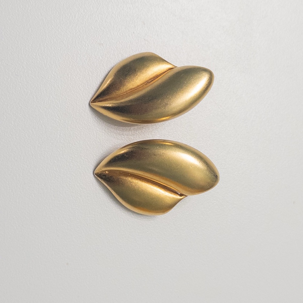 Vintage TAT Matte Gold Tone Modernist Post Back Earrings Signed